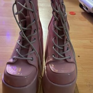 Woman’s Size 8 demonia boots heels